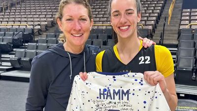 Caitlin Clark couldn’t believe she got an autographed Mia Hamm jersey: ‘That’s so sick’