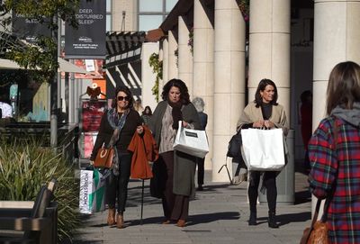 U.S. consumers are ‘walking towards a cliff’ and the jobs market is beginning to ‘fray at the edges,’ warns market strategist