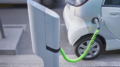 France to pour €200m into more charging stations for electric cars