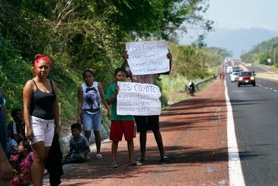 Desperate Acapulco residents demand government aid days after Hurricane Otis