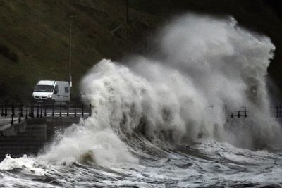 Weather warnings as heavy showers to cause flooding across UK in weekend washout