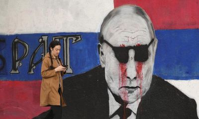 ‘Graffiti battle on streets of Belgrade’ as Serbia tries to stifle anti-Putin Russian exiles