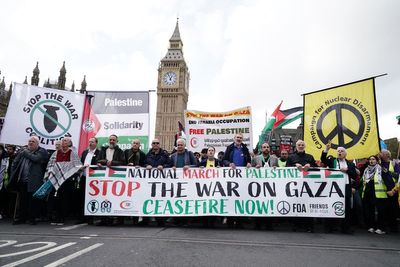 Police and protesters clash as 100,000 take part in pro-Palestinian London march