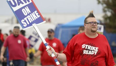 Autoworkers and Stellantis reach tentative contract deal to end strike: AP sources