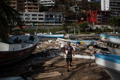 More help arrives in Acapulco, and hurricane's death toll rises to 39 as searchers comb debris