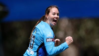Bizarre run out helps Adelaide end Heat's WBBL start