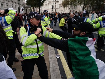 Government wants extremism crackdown as Met Police chief says force will be ‘ruthless’ at protests