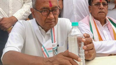 Don’t fall into the ‘trap’ of smaller parties: Digvijaya tries to prevent vote splitting in M.P.