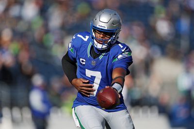 Geno Smith looks resplendent warming up in Seahawks throwbacks