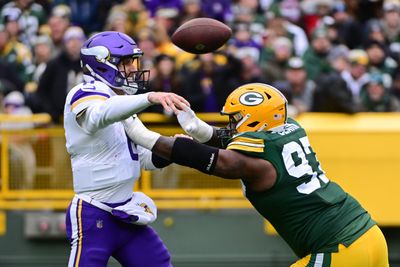 Vikings grind out win vs. Packers, lose Kirk Cousins to injury