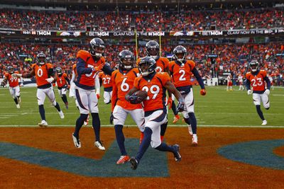 WATCH: Broncos force 3 turnovers in first half vs. Chiefs