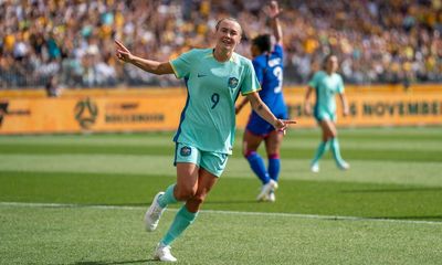 Caitlin Foord proves versatility as Matildas belatedly click in Olympic qualifiers