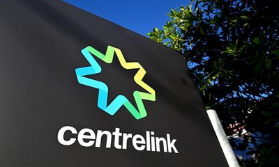 Services Australia forced to pause Centrelink debt repayments for 86,000 people amid legality concerns