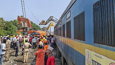 Andhra Train Accident | Odisha CM Naveen Patnaik directs disaster management minister to visit site