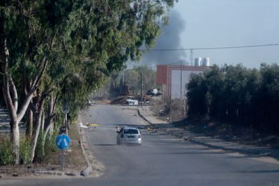 Heavy clashes as Israeli tanks briefly reach Gaza City outskirts