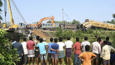 Local people extended support voluntarily for rail accident victims