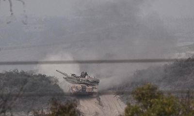 Israeli forces appear to be advancing on Gaza City from two sides