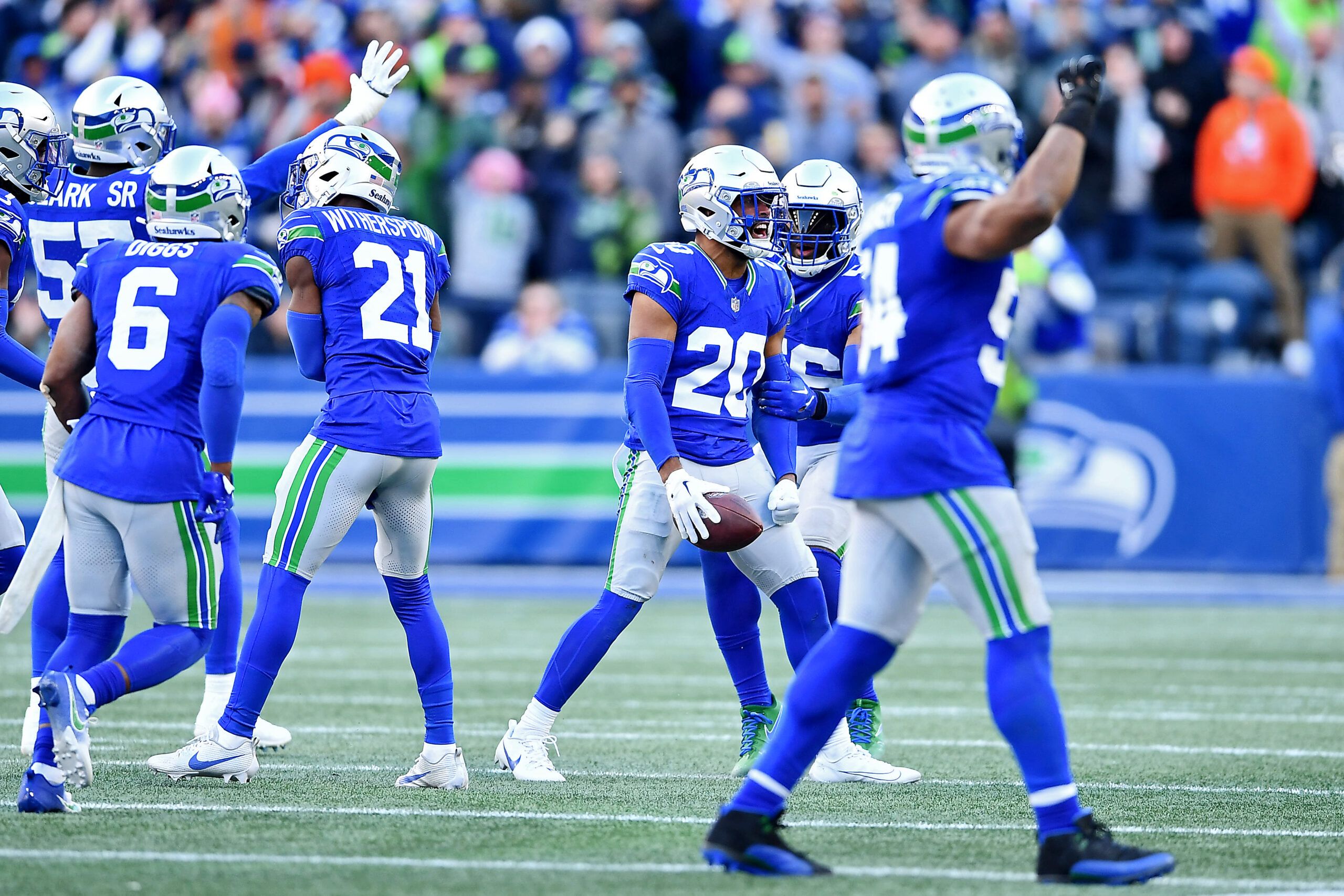 Watch: Seahawks players celebrate following big win…