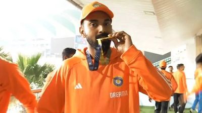 Watch: KL Rahul receives 'Fielder of the match' award in unique style