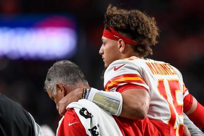 Chiefs QB Patrick Mahomes talks about playing sick, injuring hand vs. Broncos