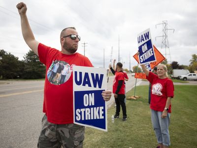 The UAW reaches a tentative deal with GM, the last holdout of Detroit's Big 3