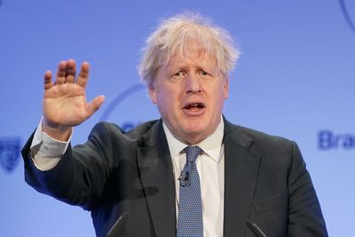 Boris Johnson’s chaotic ‘flip-flopping’ made it ‘impossible’ to tackle Covid, advisers’ messages reveal