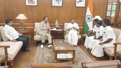 Fishermen delegation, led by DMK MP T.R. Baalu, meets Union Minister of State for External Affairs in New Delhi