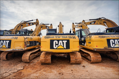 Caterpillar slumps as slowing sales growth offsets Q3 earnings beat