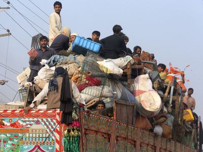 In a new expulsion campaign, Pakistan is forcing many Afghans out of the country