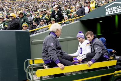 Kirk Cousins took time to sign autographs even while nursing a torn Achilles