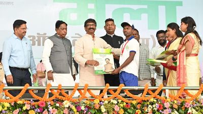 Eye on Lok Sabha election, Jharkhand CM distributes government schemes to beneficiaries