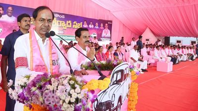 KCR asks party ranks to take BRS manifesto widely into people