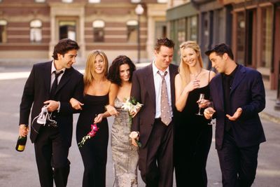 "Friends" cast grieves Matthew Perry