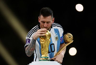 What records and awards does Argentina’s Lionel Messi hold?