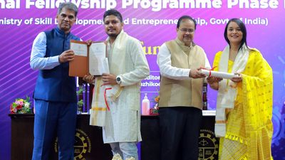 Fellows of inaugural batch of MGNF programme at IIMK awarded certificates