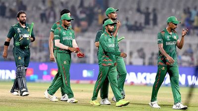 World Cup: Pakistan eliminate Bangladesh to keep slim semifinal hopes alive