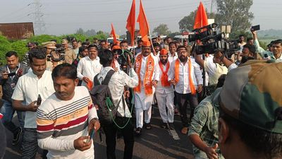 Belagavi police stop Shiv Sena leaders at Karnataka border