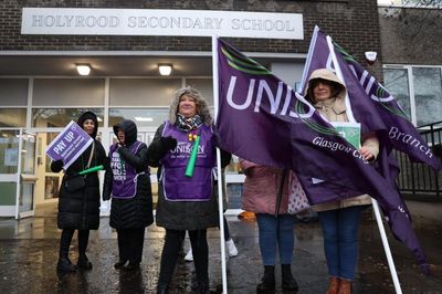 Staff strikes close Scottish schools as union makes pay offer warning