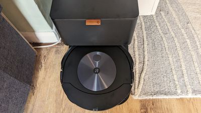 I tested the Roomba Combo j7+ in my home, and it's the first vacuum cleaner not to be thwarted by hair wrap