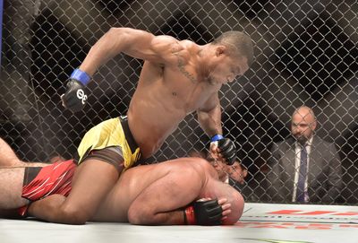 UFC free fight: Jailton Almeida puts on grappling clinic against Shamil Abdurakhimov