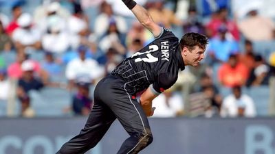 Matt Henry suffers hamstring injury during World Cup match against South Africa