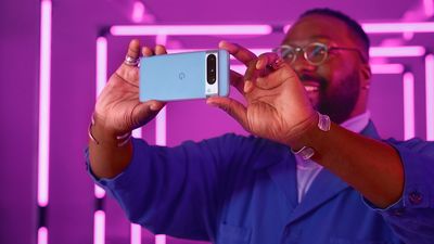 The Pixel 8 Pro has a weird screen tint problem, but Google is rolling out a fix