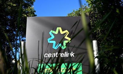 Dozens of Centrelink fraud prosecutions dropped due to unlawful welfare debt calculations