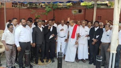 Lawyers organise protest meets demanding declaration of Tamil as official language of Madras High Court
