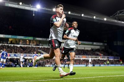 Fulham cruise into quarter-finals with win at Championship high-flyers Ipswich