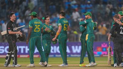 New Zealand vs South Africa | De Kock and van der Dussen’s tons knock the stuffing out of the Kiwis