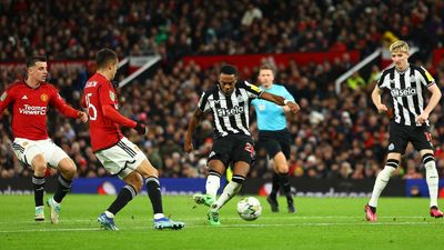 League Cup | Newcastle defeats Man United to advance; West Ham knocks out Arsenal