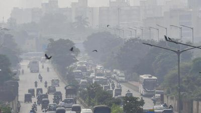Mumbai air pollution: MPCB asks Hindustan Petroleum, Tata Power to cut down production by 50%