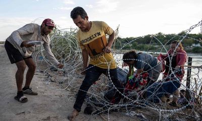 Judge rules border patrol can’t cut Texas razor wire except for urgent medical aid