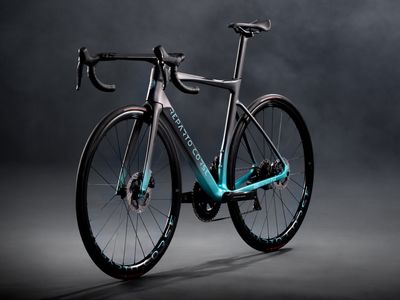 The superlight Bianchi Specialissima takes the historic brand to the cutting edge of modern bike performance